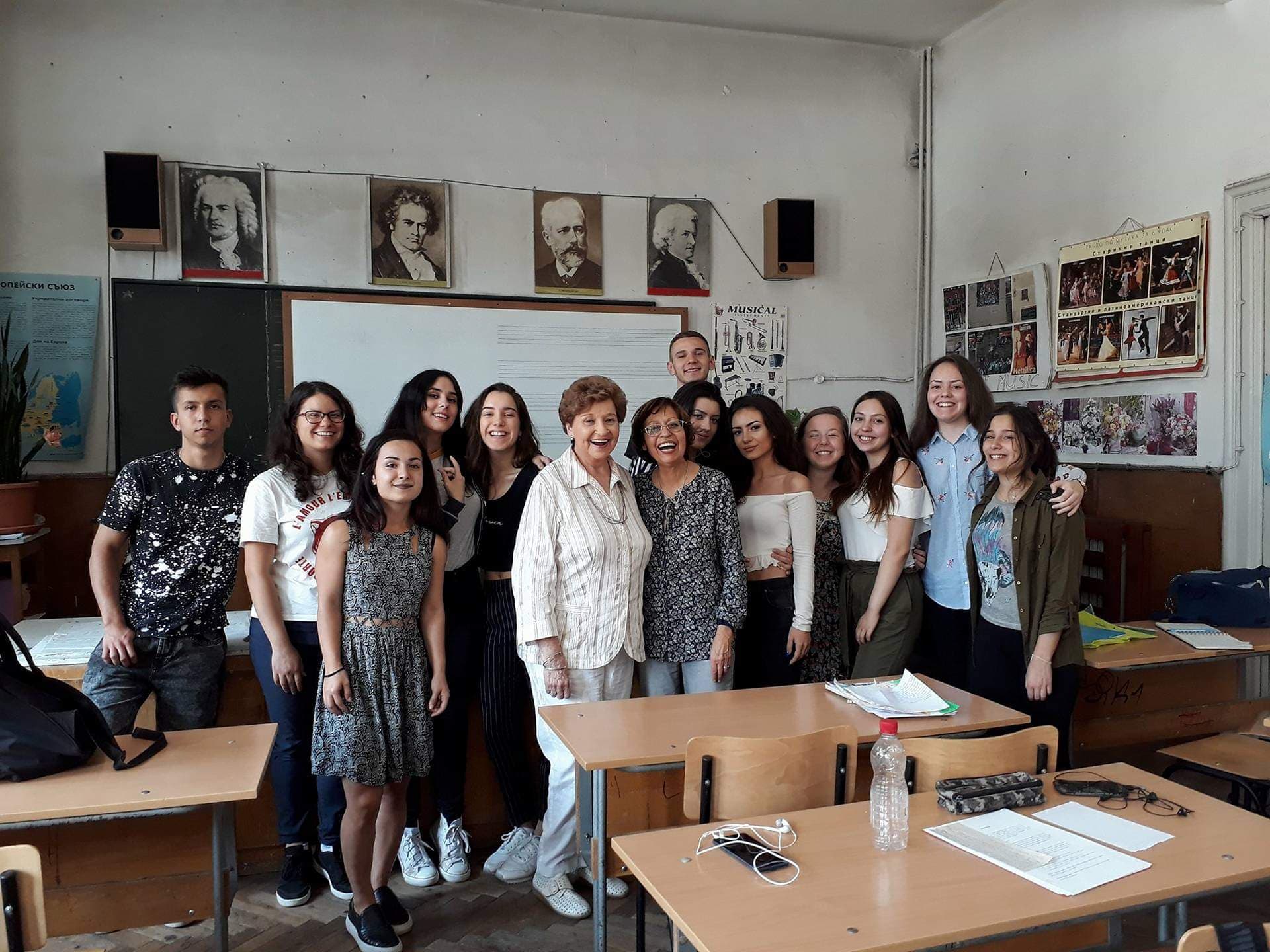 Студент работи за добродетели в българското общество